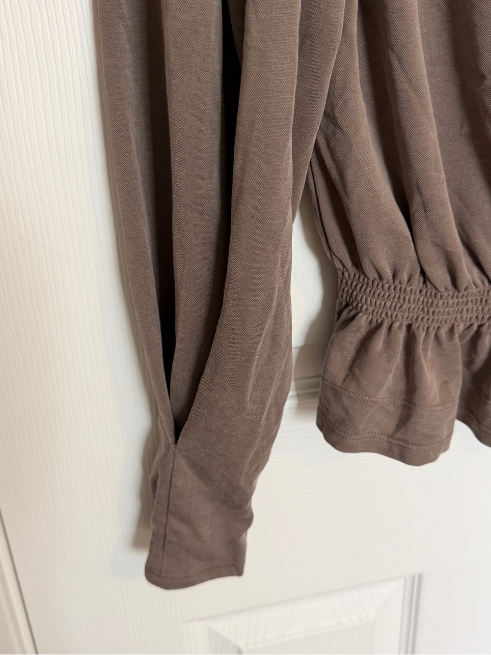 Elie Tahari Taupe Peplum Blouse Size M Tie Neck Ruffle Long Sleeve - Picture 5 of 10